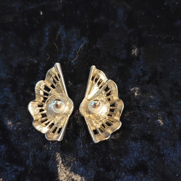 Vintage Silvertone Fan Earrings with Faux Pearl - Pierced - Picture 3 of 4